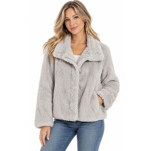 Women's Faux Fur Patagonia Jacket Size Medium Fuzzy Full Zip Winter White Coat